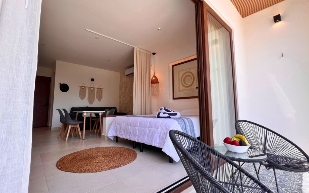 Tropical studio with rooftop access for couples in Playa del Carmen