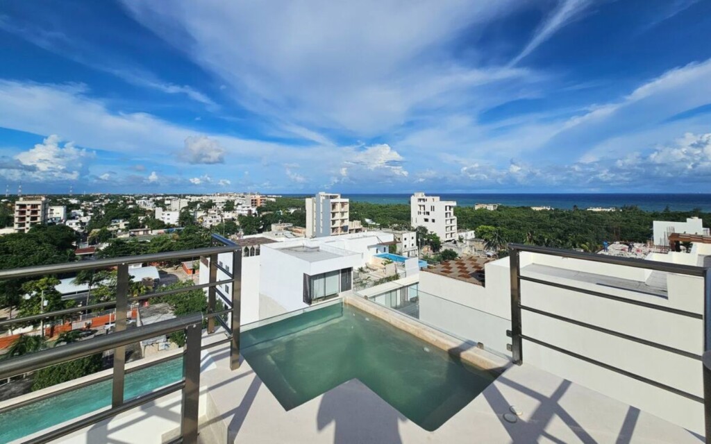 Rooftop pool at Itzamná studio near Playa 72 in Playa del Carmen