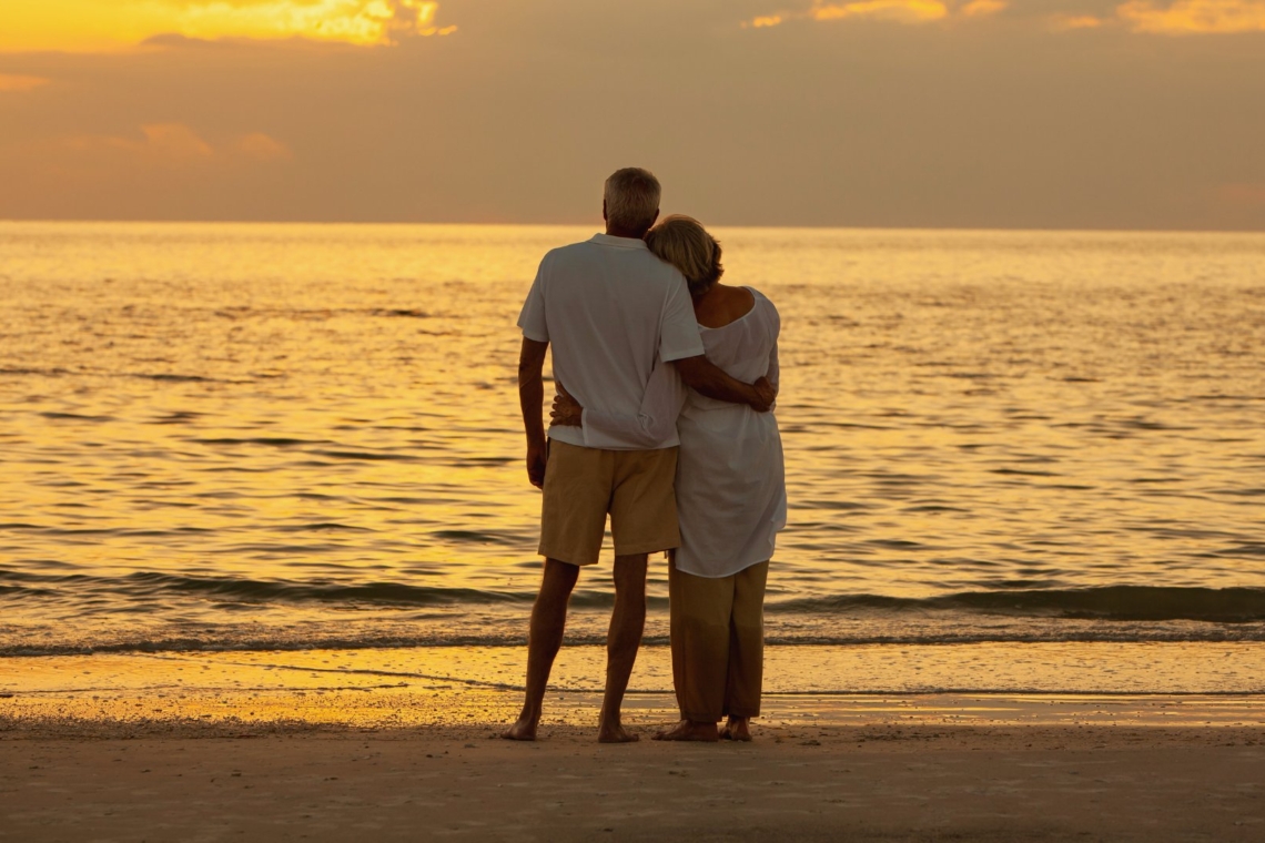 Senior couple enjoying the rooftop pool at Riviera Vacation Home in Playa del Carmen.